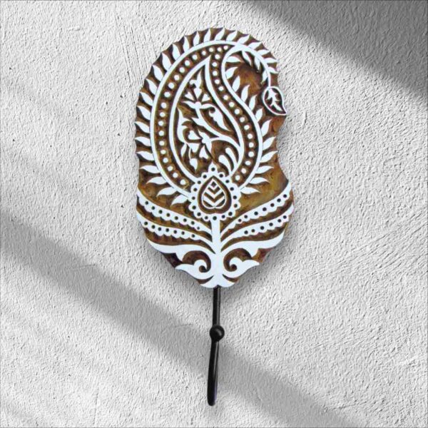 Clothe hanger traditional design
