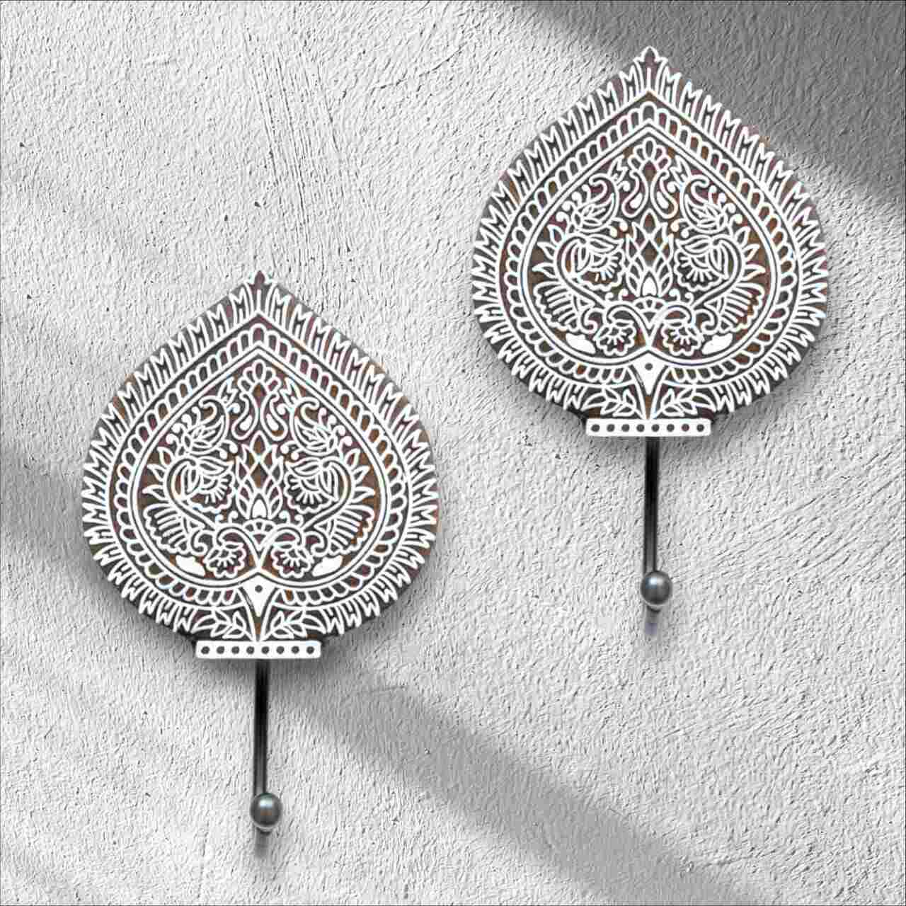 Our Wooden wall hanger feature diverse designs, sizes, and handcrafted carvings, offering stylish and functional solutions to suit your specific needs