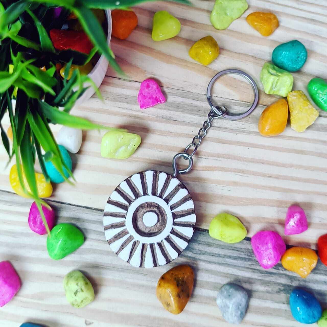 Elevate your style with Wooden key chains flower shape for bike —perfect for gifts or personal use. Unique designs, durable, and eco-friendly. Shop now!