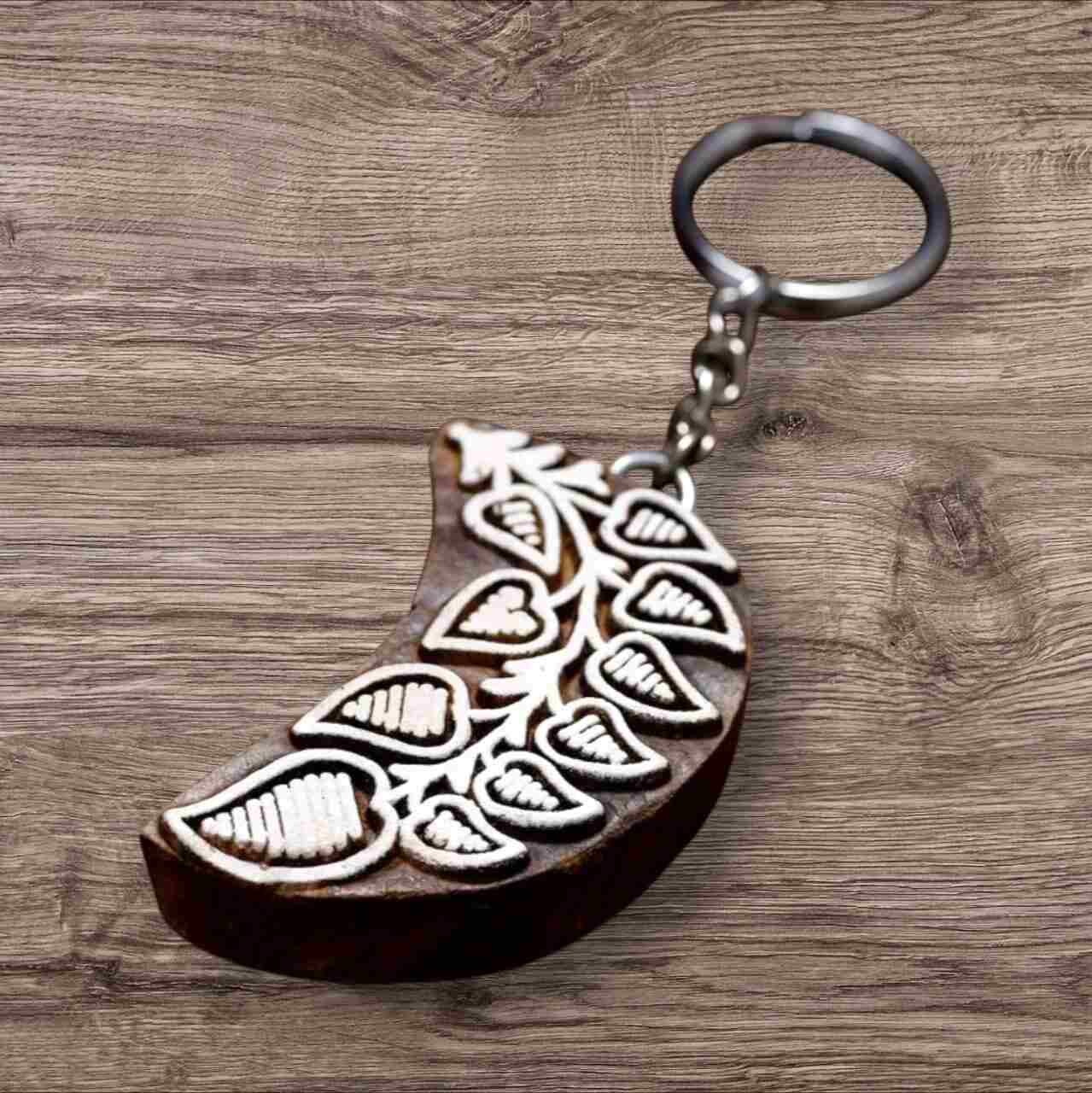 Elevate your style with carving key chains leaf design for bike —perfect for gifts or personal use. Unique designs, durable, and eco-friendly. Shop now!