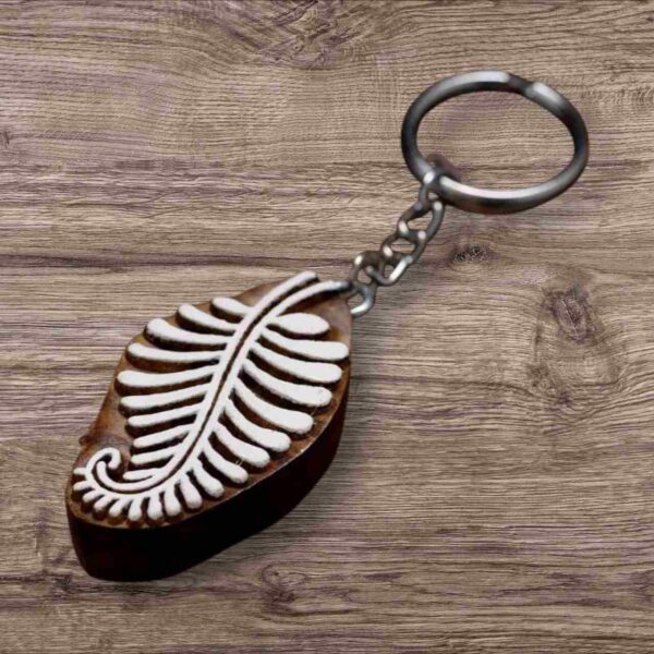 Wooden key chains leaf