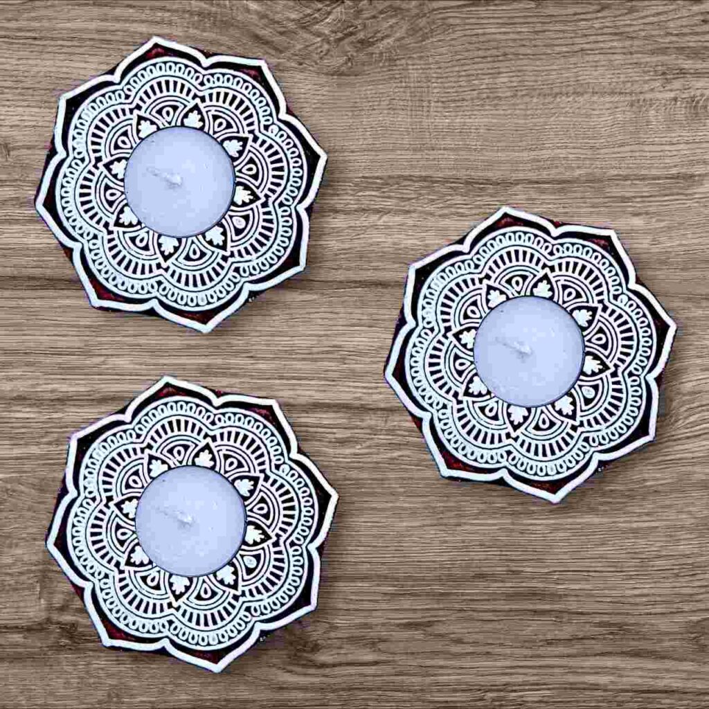 Handicraft tealight candle holder