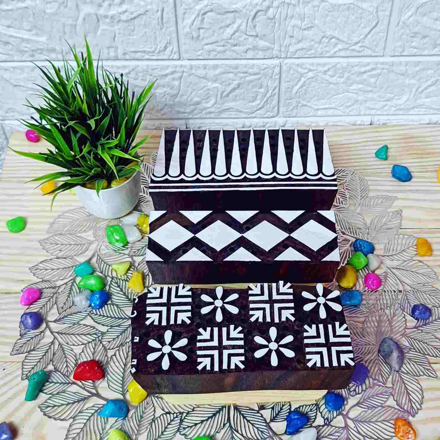 Our collection of  handicrafts Unic border stamps set, featuring intricate designs and patterns for textile printing, paper crafting