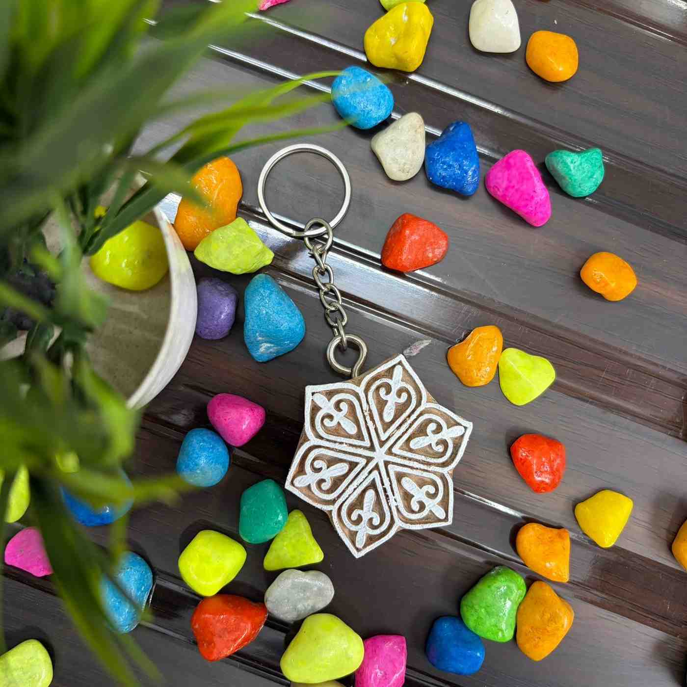 Elevate your style with wooden Flower key chain for bike —perfect for gifts or personal use. Unique designs, durable, and eco-friendly. Shop now!