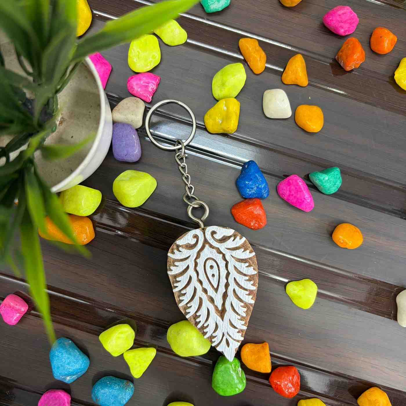 Elevate your style with Wooden key chains leaf design for bike —perfect for gifts or personal use. Unique designs, durable, and eco-friendly. Shop now!